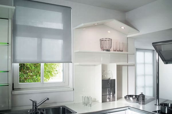 Рулонные шторы на кухню